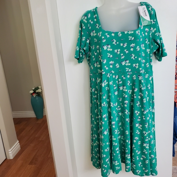 NWT Lands' End Green Floral Casual Dress - Picture 1 of 10